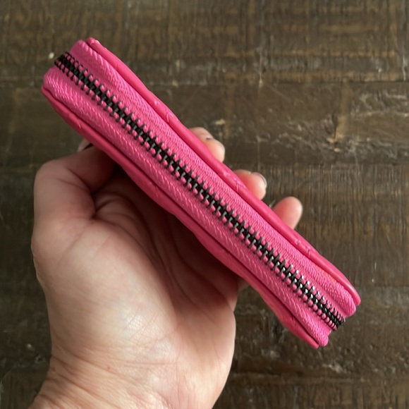 Badgley Mischka zip around wallet - Picture 7 of 11